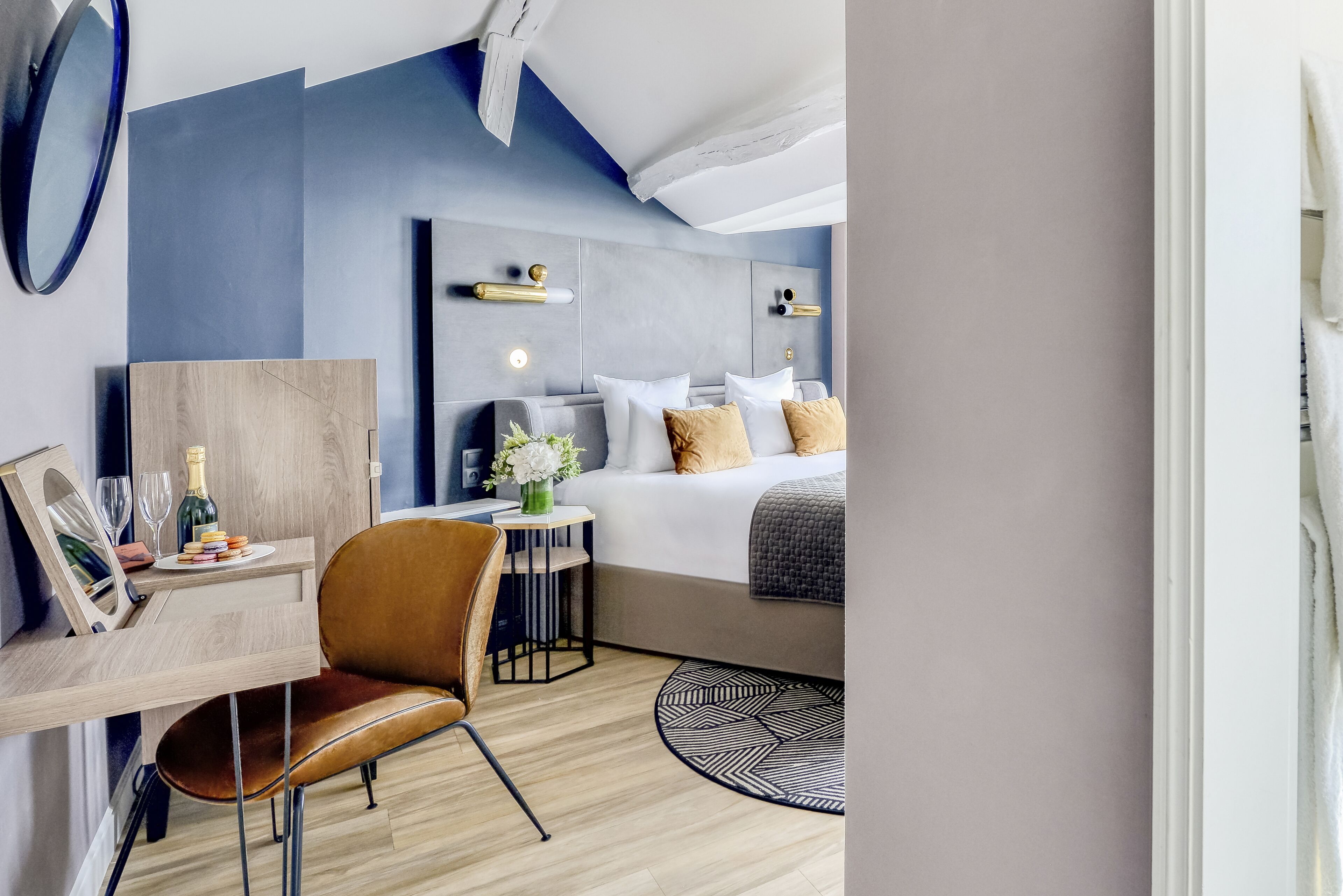 executive room | minibar, in-room safe, desk, blackout curtains