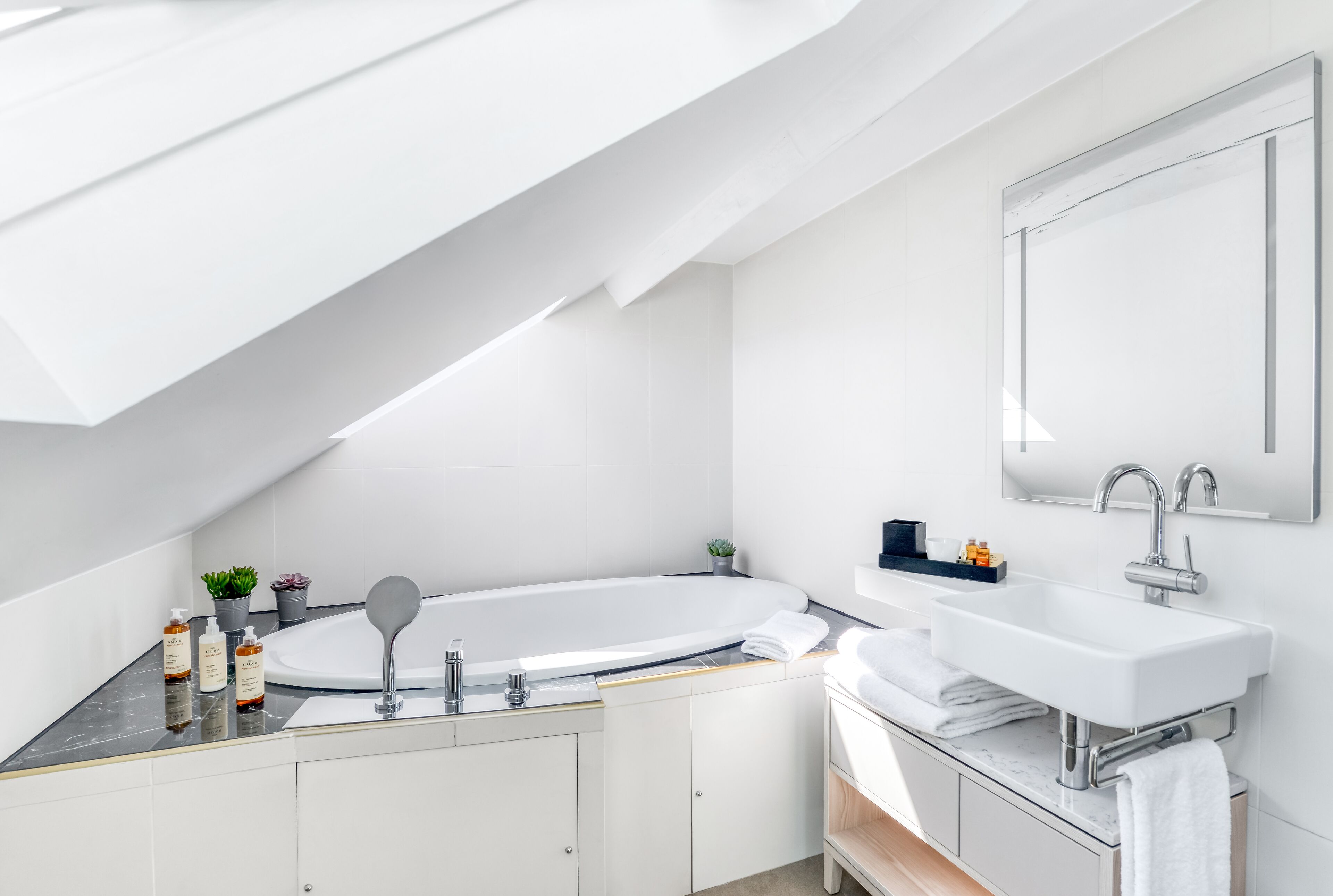 executive room | minibar, in-room safe, desk, blackout curtains