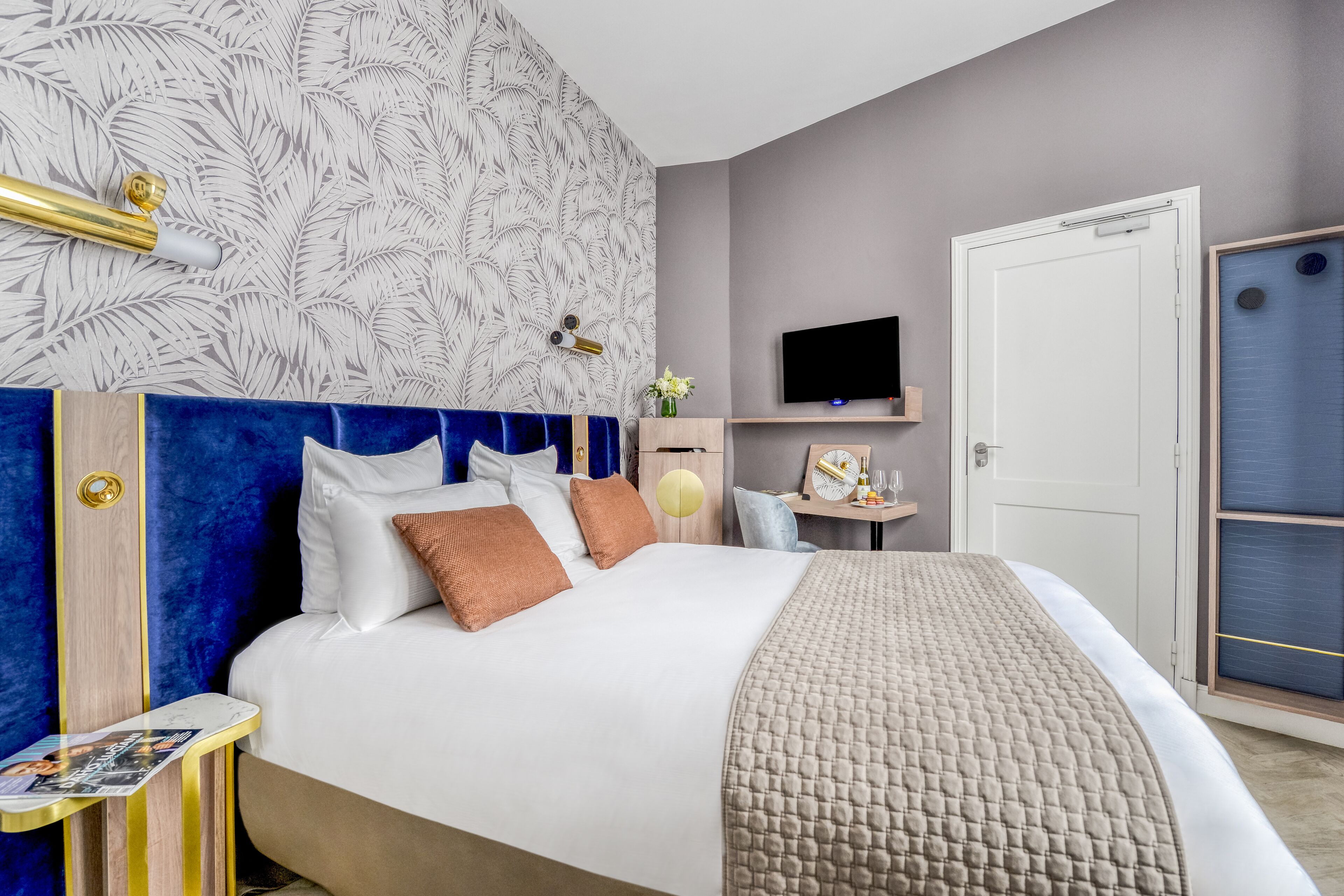 minibar, in-room safe, desk, blackout curtains