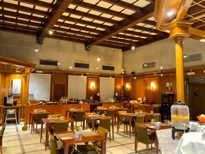 Dagelijks ontbijtbuffet (EUR 17 per persoon)