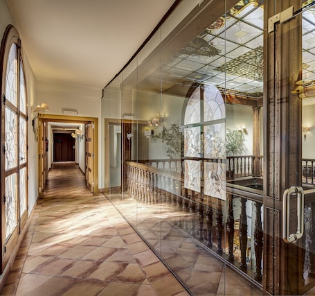 Hallway. Sercotel Toledo Renacimiento