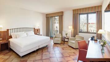 Chambre Double Supérieure | Minibar, coffres-forts dans les chambres, bureau, rideaux occultants