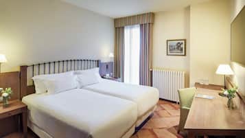 Classic Twin Room | Minibar, in-room safe, desk, blackout curtains