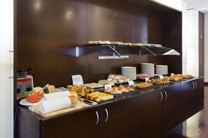 Morgenmadsbuffet hver dag (7 EUR pr. person)