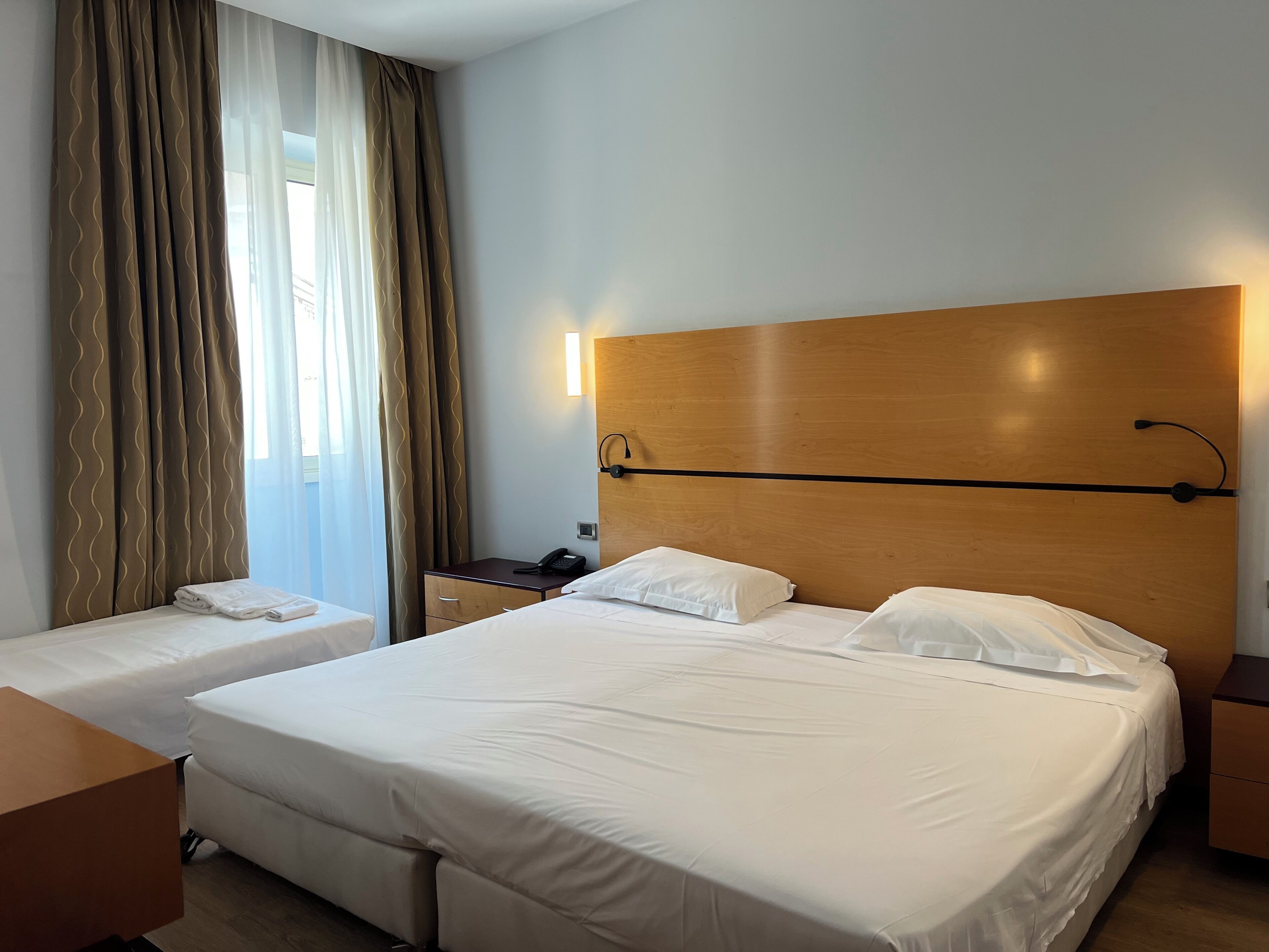 Triple Room | Minibar, in-room safe, desk, blackout drapes