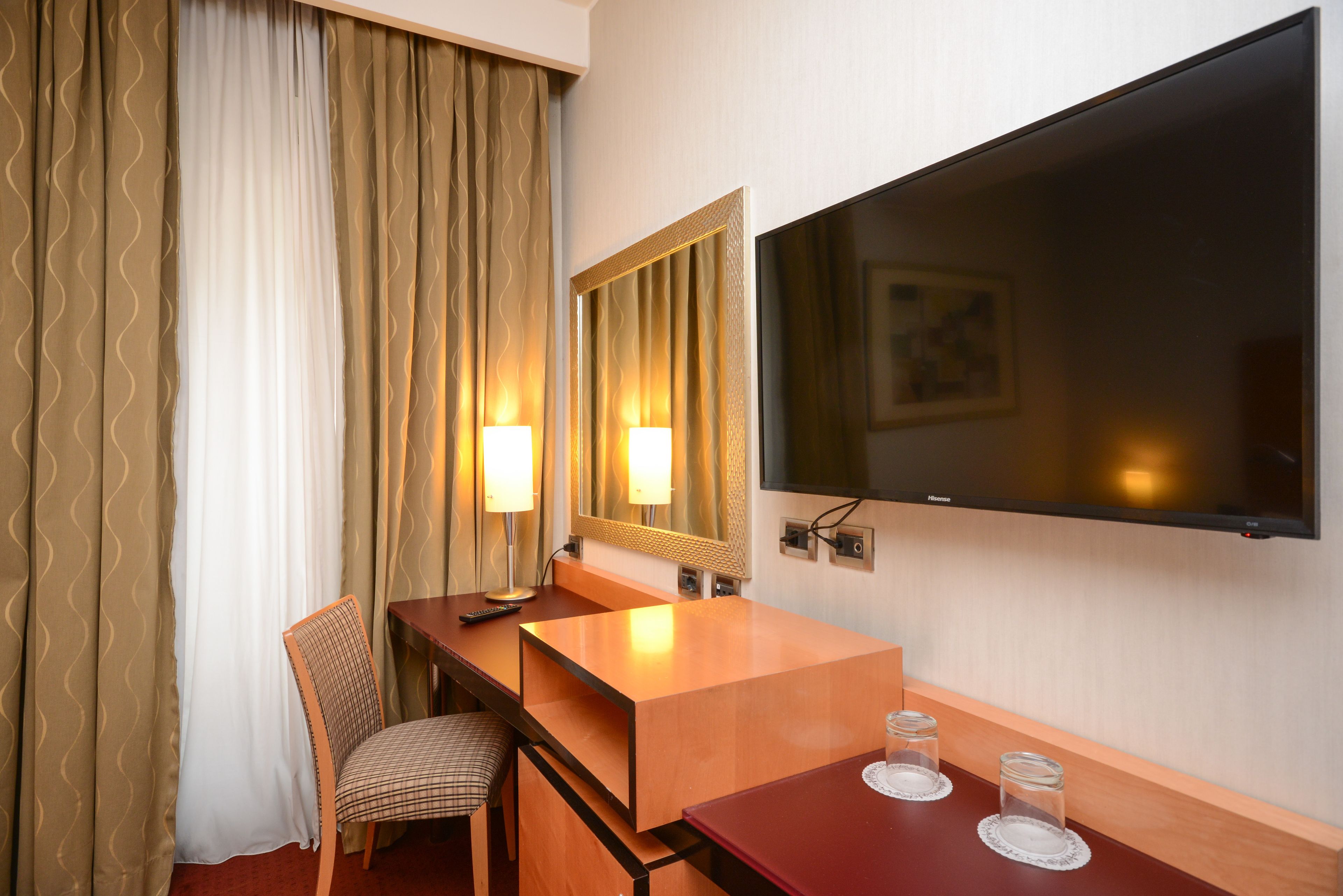 superior double room single use | room amenity