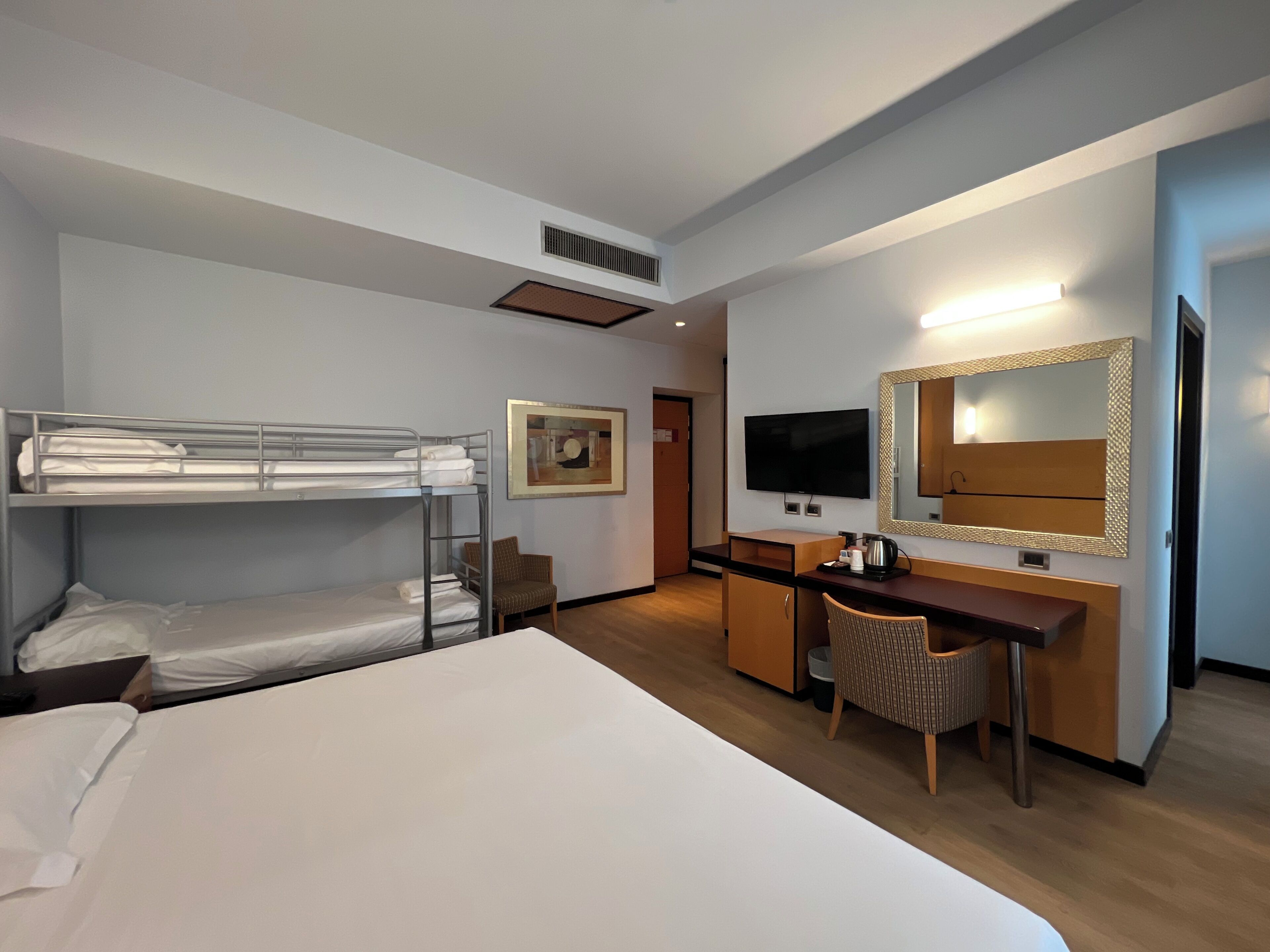 Family Room | Minibar, in-room safe, desk, blackout drapes