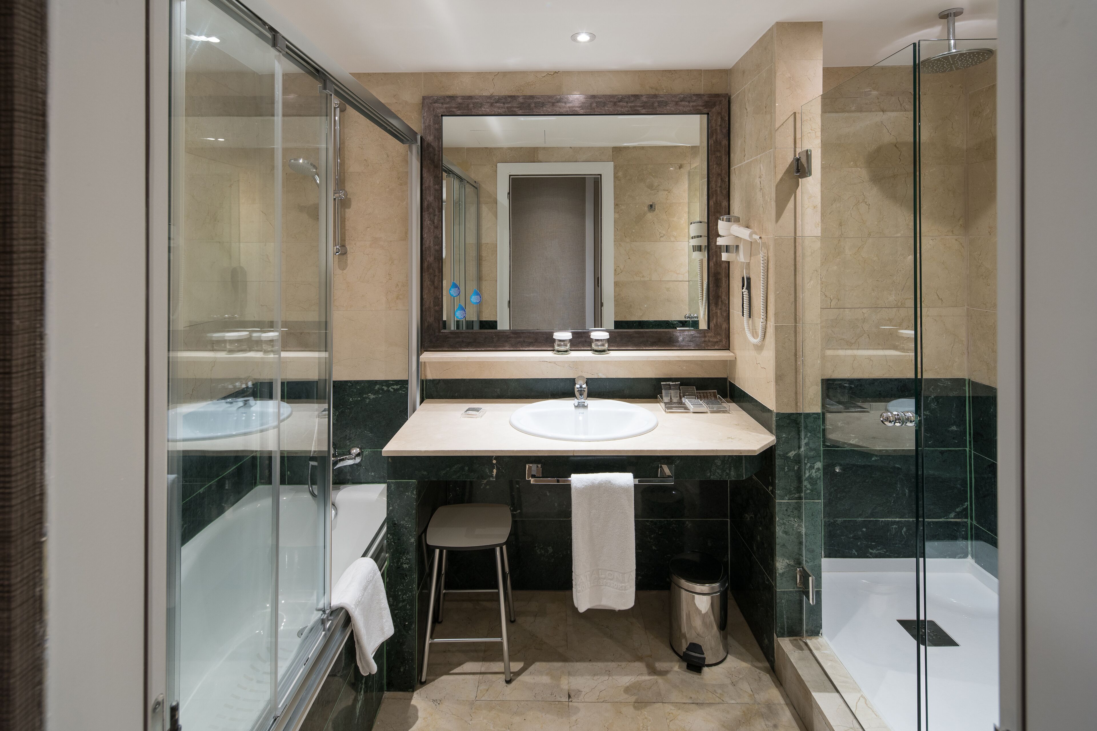 combined shower/bathtub, eco-friendly toiletries, hair dryer, towels