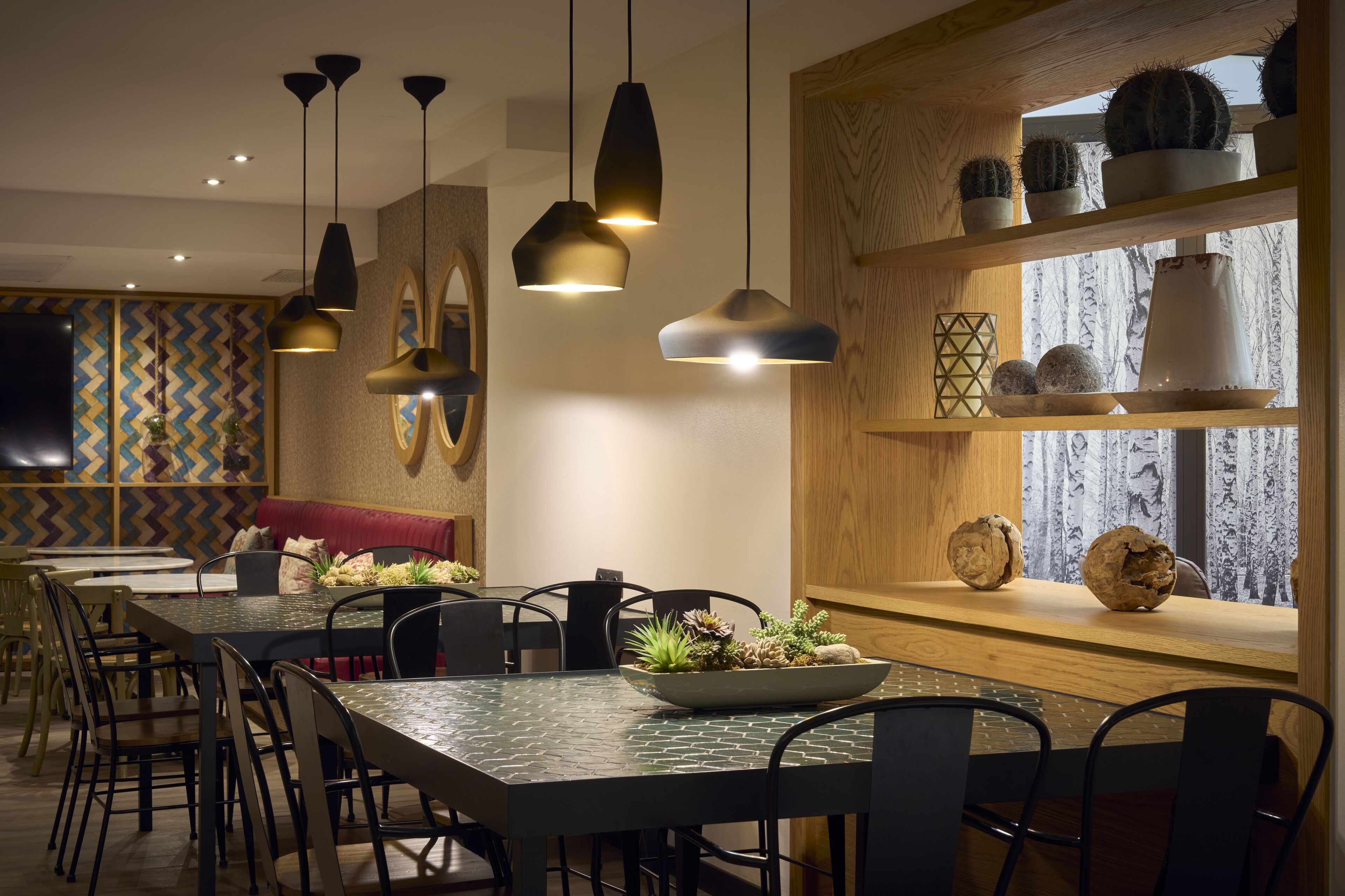 serves lunch and dinner