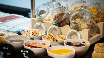 Desayuno buffet todos los días (EUR 19 por persona)