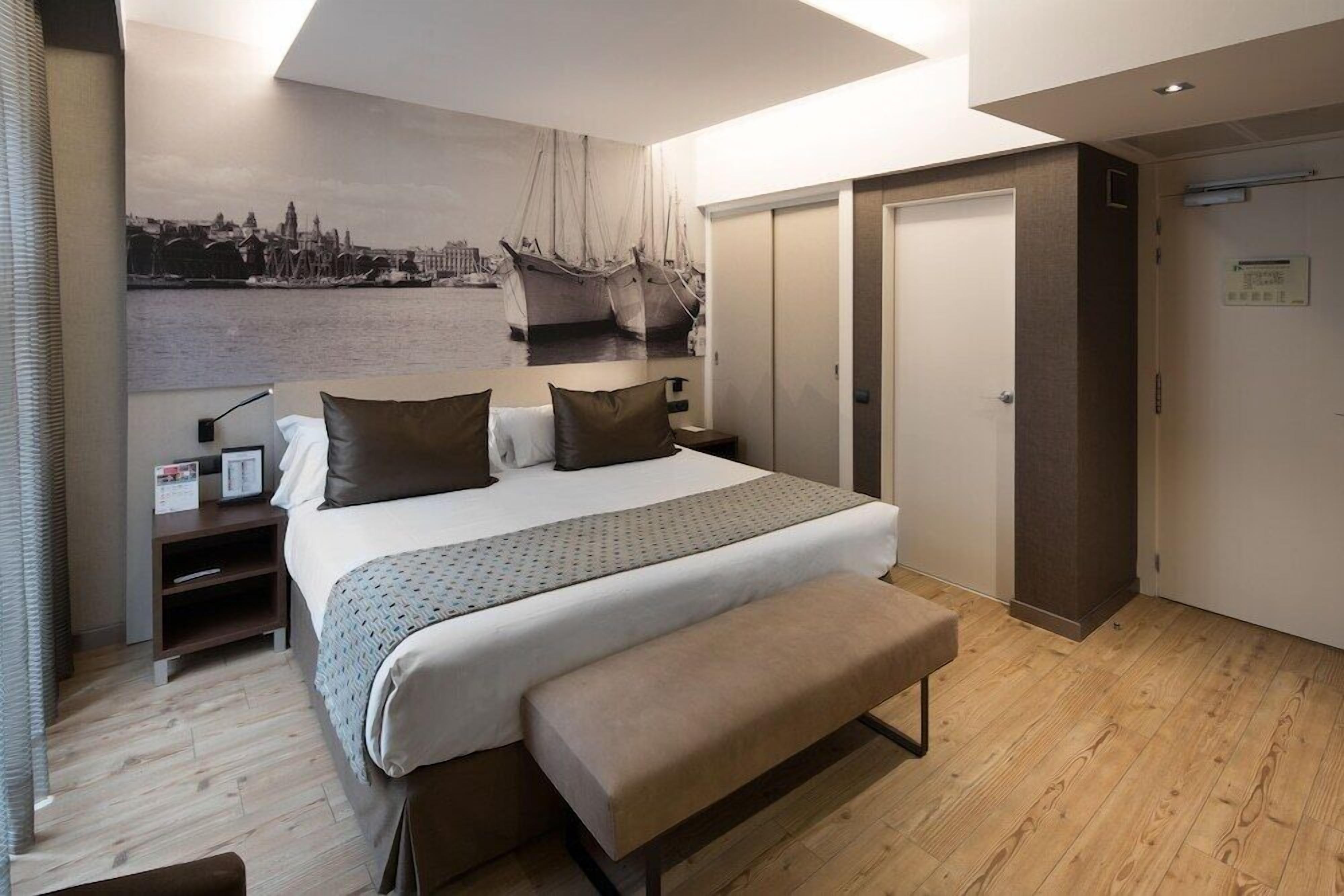 Minibar, Zimmersafe, Schreibtisch, schallisolierte Zimmer