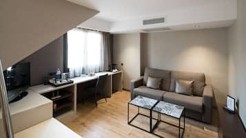 Minibar, in-room safe, desk, soundproofing