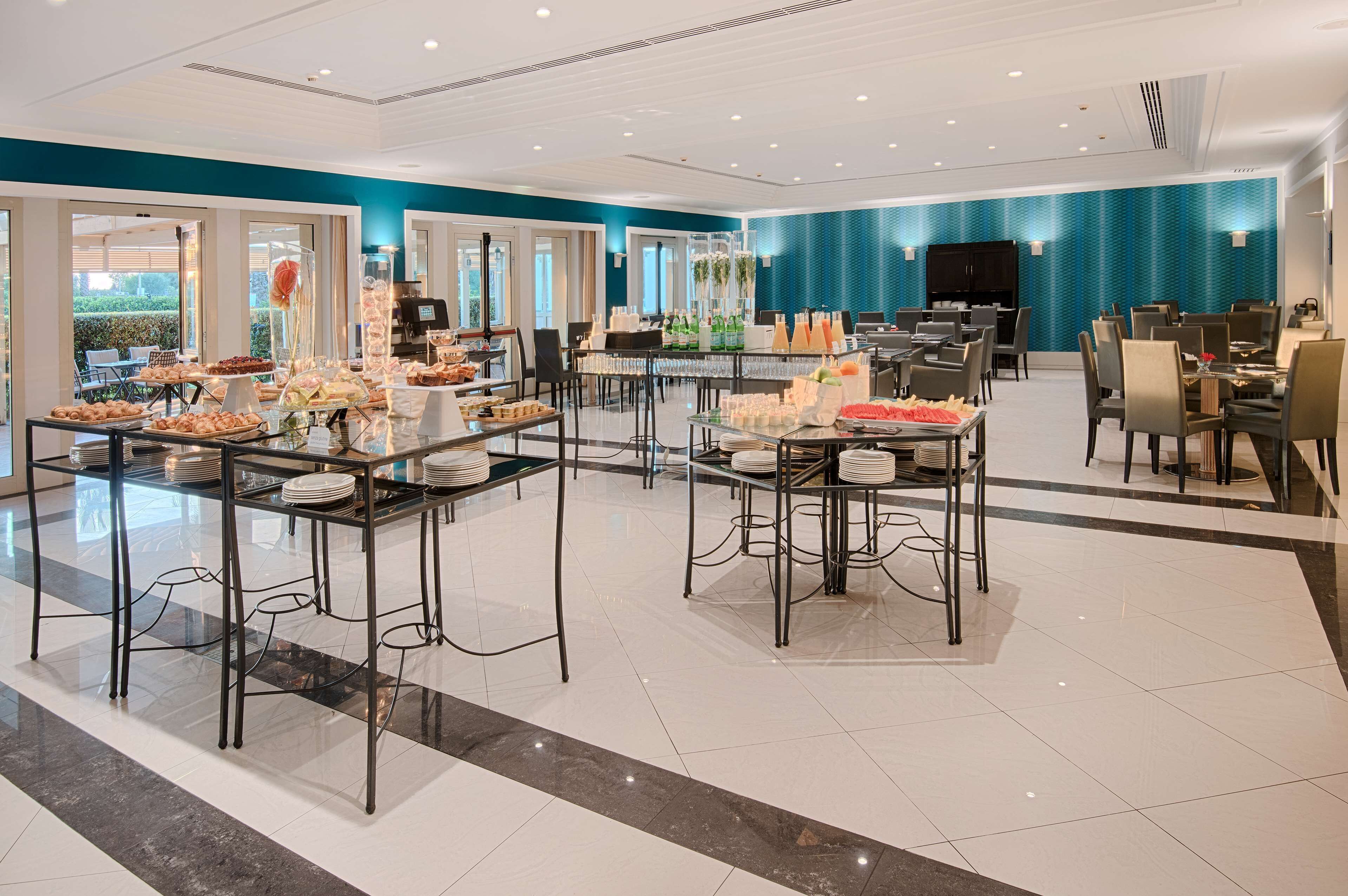 daily buffet breakfast for a fee