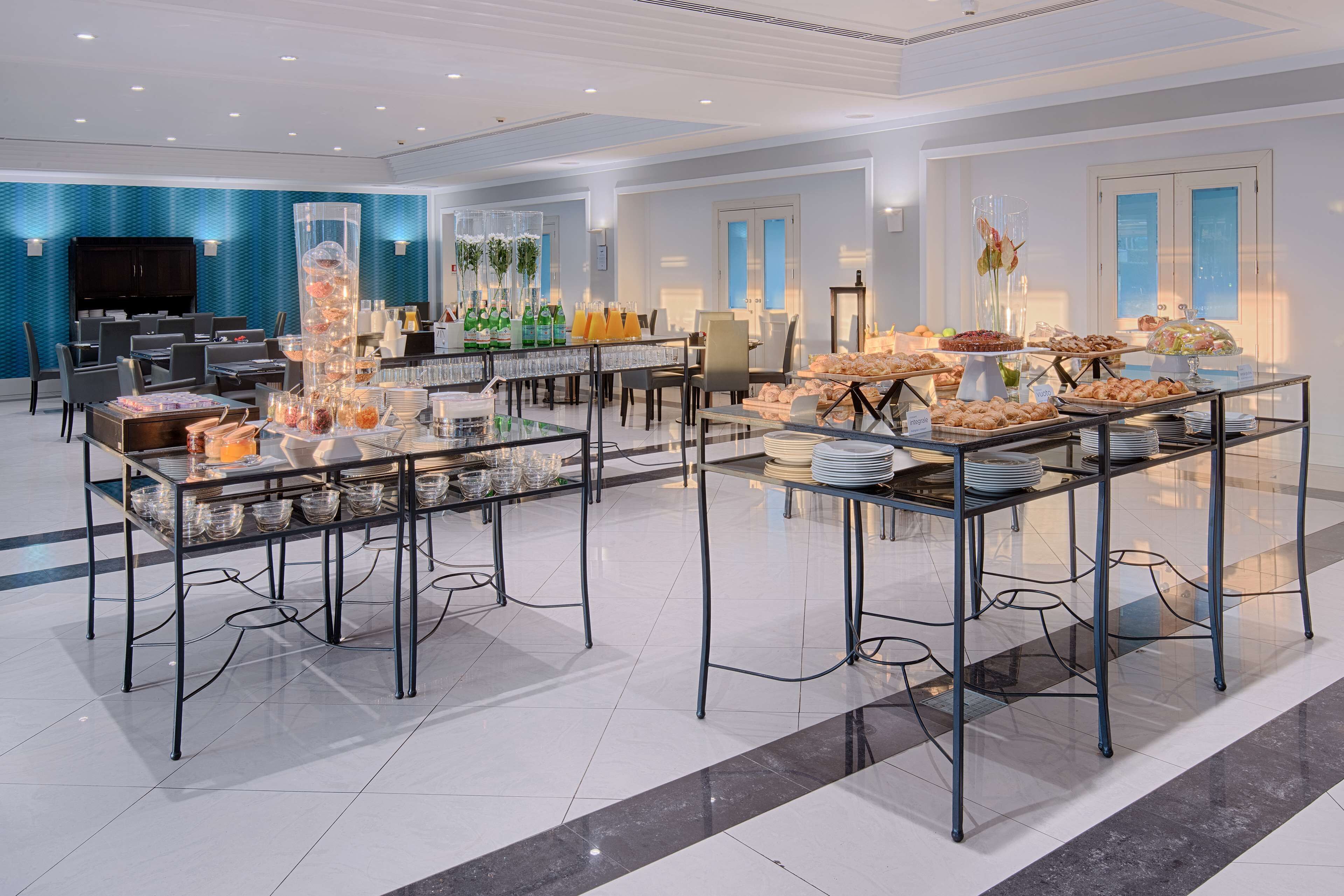 daily buffet breakfast for a fee