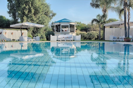Seasonal outdoor pool, pool umbrellas
