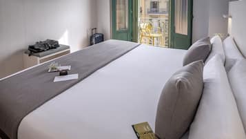 Kamar Double Comfort, balkon | Brankas, meja kerja, tirai kedap cahaya, dan setrika/meja setrika