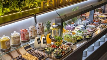 Café da manhã com buffet todos os dias (EUR 16 por pessoa)