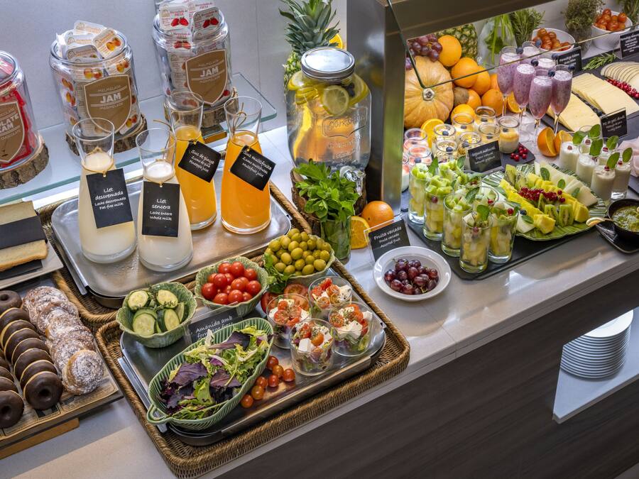 Frokostbuffé hver dag (EUR 16 per person)