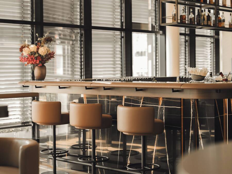 Bar (trong khuôn viên)