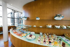 Desayuno buffet todos los días (con cargo)