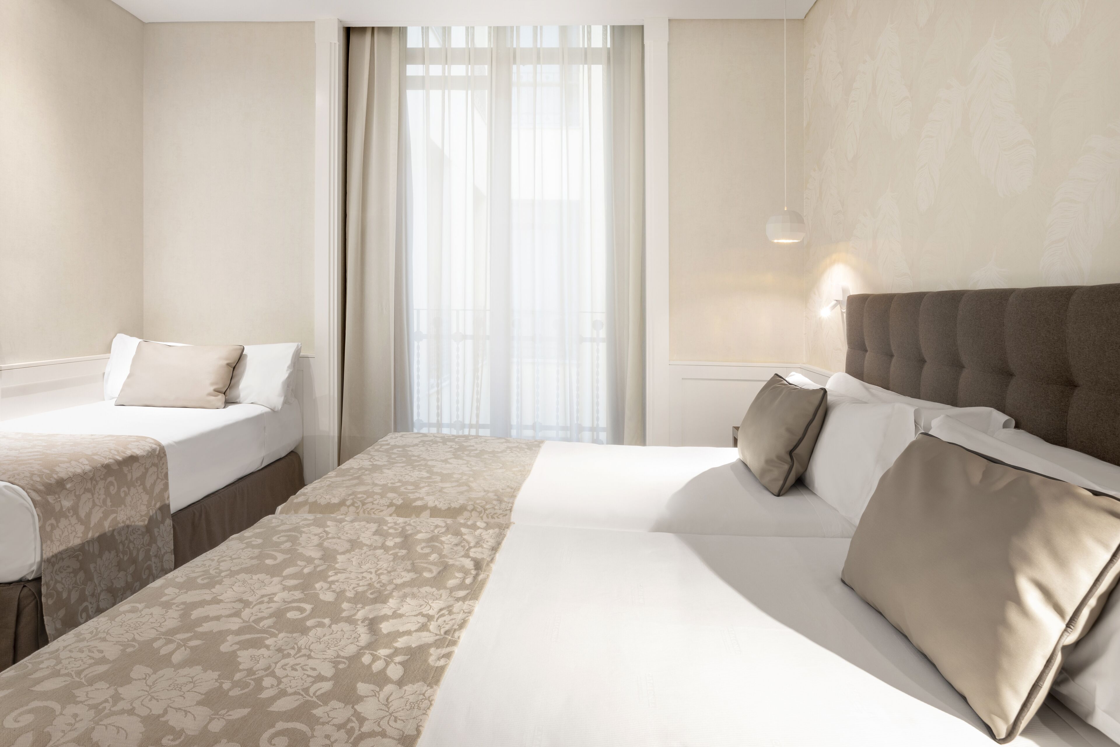 triple room | 1 bedroom, minibar, in-room safe, desk