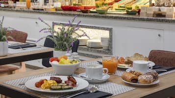Morgenmadsbuffet hver dag (23 EUR pr. person)