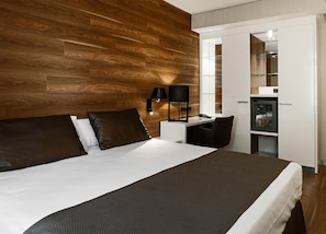 Minibar, in-room safe, desk, soundproofing