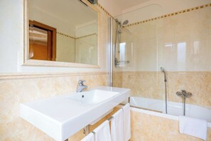 Double or Twin Room | Hypo-allergenic bedding, minibar, in-room safe, desk