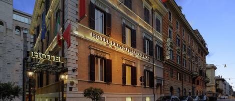 A historic building with the sign "HOTEL PRINCIPESSA" indicating a hotel.