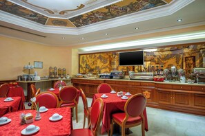 包含每日自助早餐