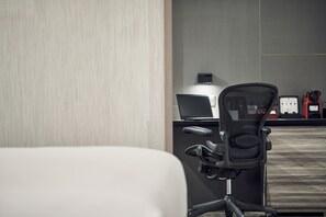 Suite Eksekutif, Beberapa Tempat Tidur | Minibar, brankas, dan dilengkapi dengan perabotan berbeda-beda