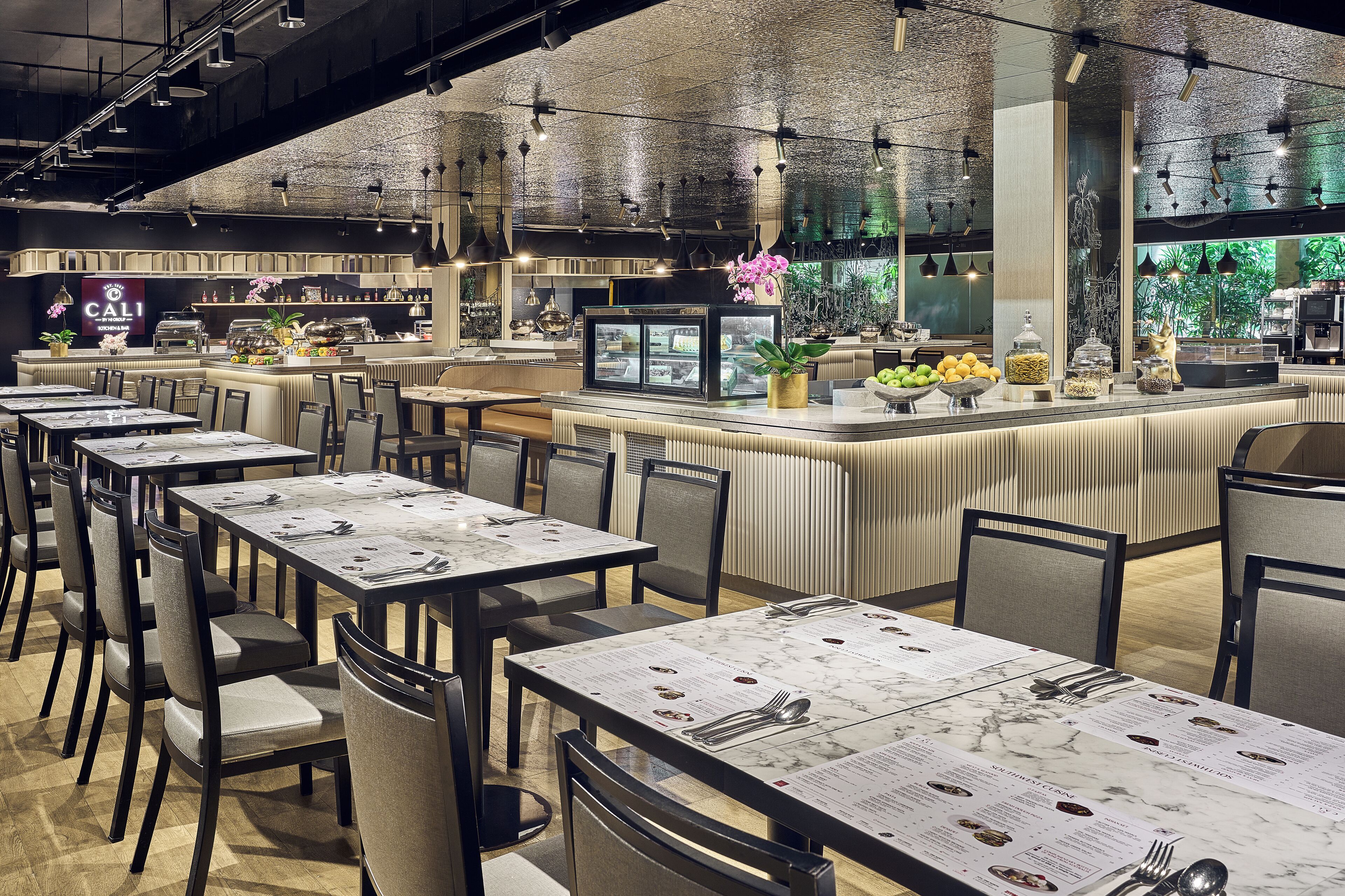 Daily buffet breakfast (SGD 38.4 per person)