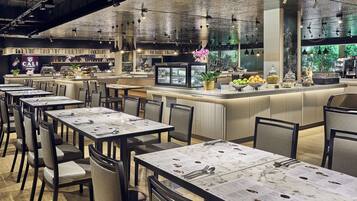 Daily buffet breakfast (SGD 38.4 per person)