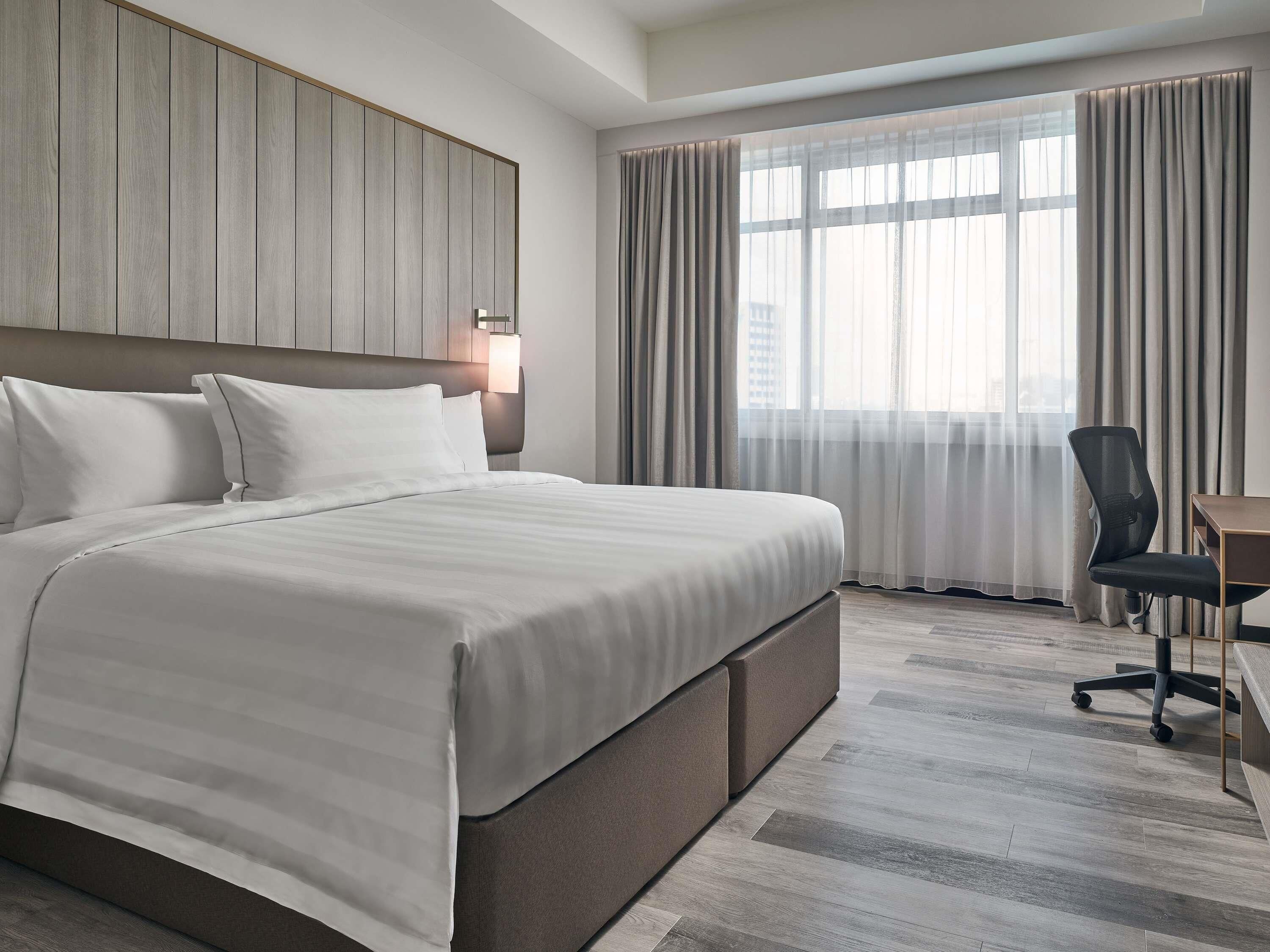 Superior Room with 1 King Bed | Minibar, in-room safe, desk, blackout drapes