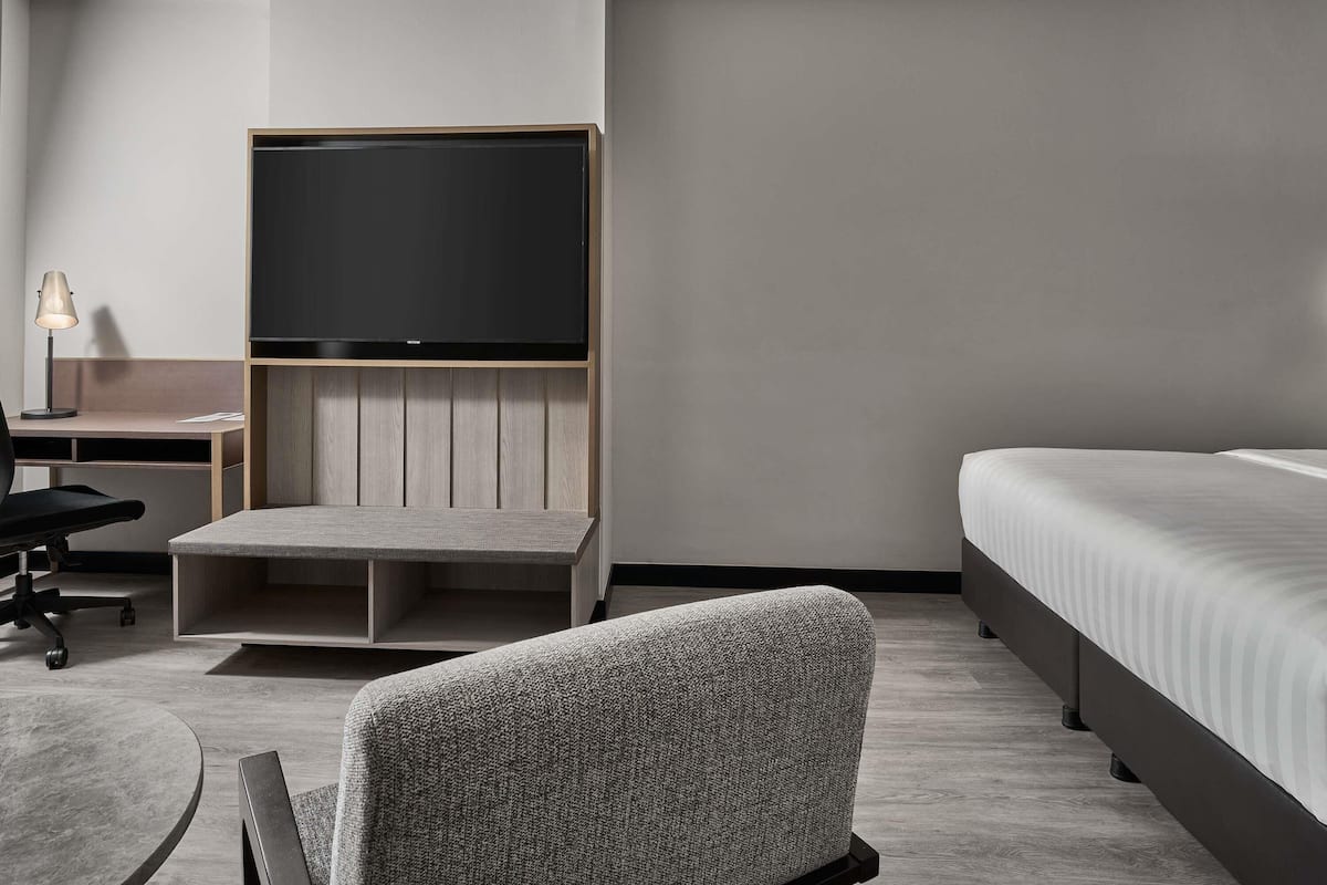 Superior Corner Room with 1 King Bed