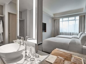 Family Room, Multiple Beds (Premier) | Minibar, in-room safe, individually furnished, desk