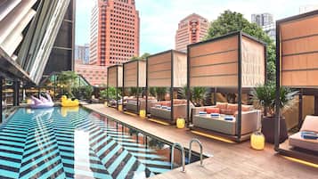Kolam renang outdoor, dengan cabana gratis