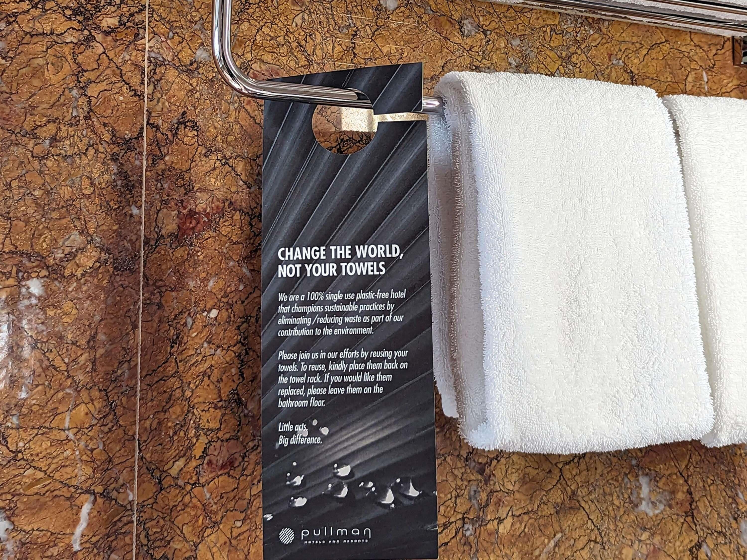 Zimmersafe, Verdunkelungsvorhänge, Bügeleisen/Bügelbrett