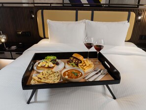 Sarapan bufet setiap hari (SGD 33.57 seorang) 