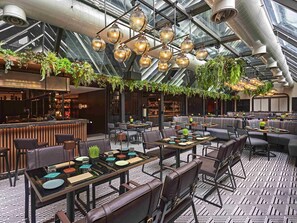 供应早餐、午餐和晚餐,亚洲菜