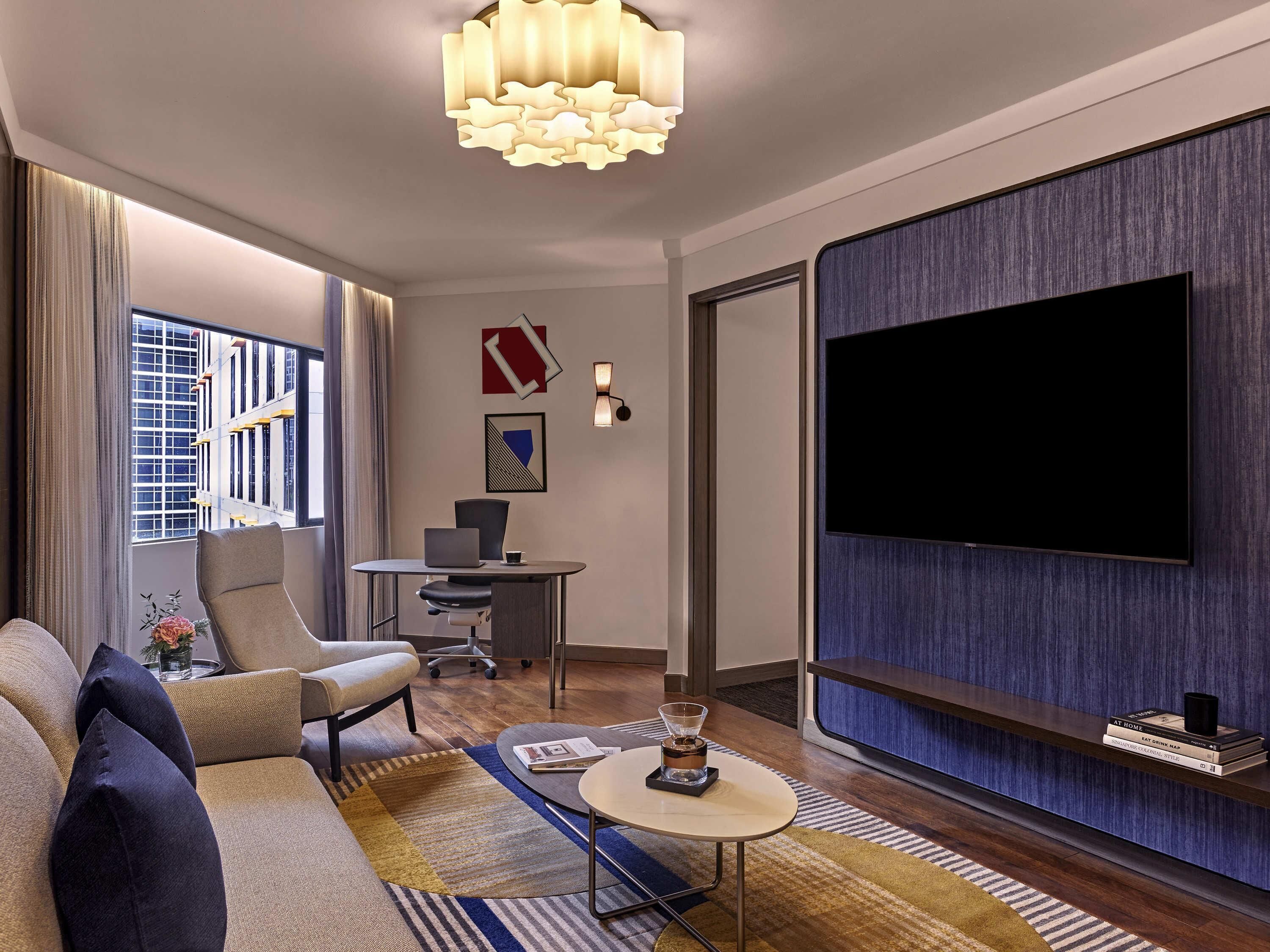 Suite, 1 King Bed (Pullman)