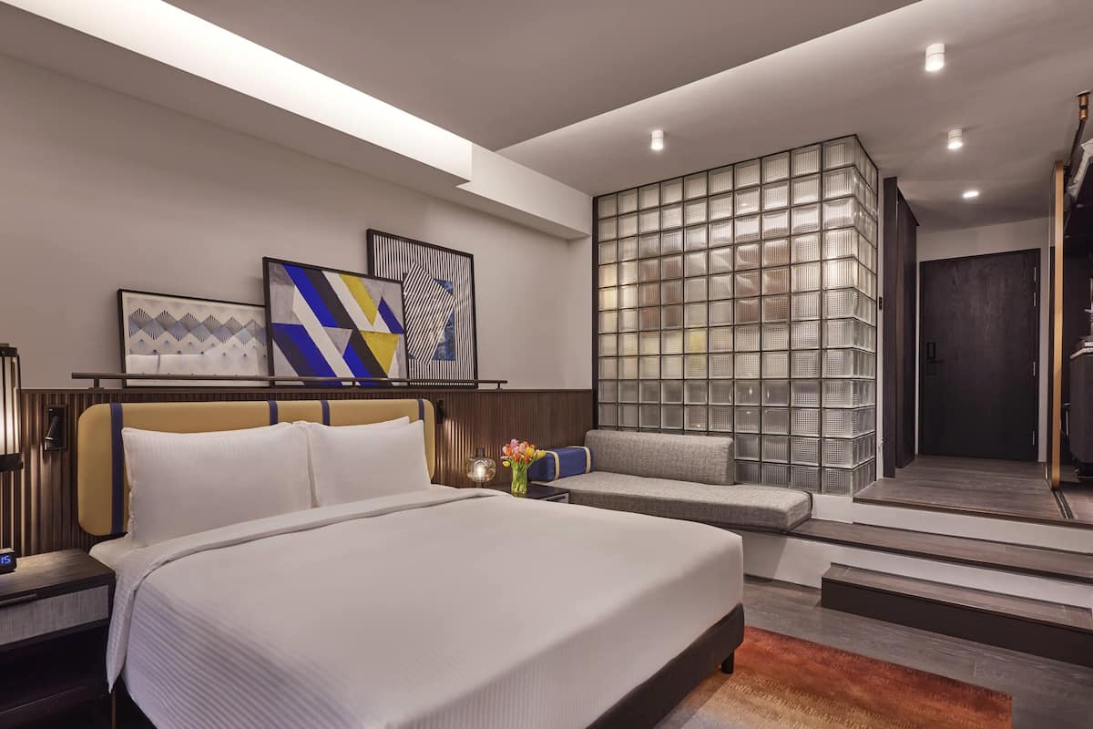 Habitación doble Club, 1 cama King size, para no fumadores, con acceso al salón lounge del club | Caja de seguridad en la habitación y cortinas blackout