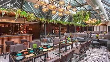 Daily buffet breakfast (SGD 38.37 per person)