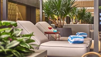 Café da manhã, almoço e jantar; culinária asiática