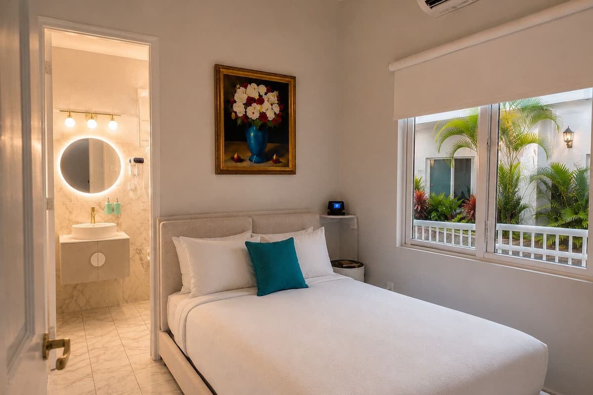 Coastal Compact Room | Edredón, decoración personalizada y muebles diferentes
