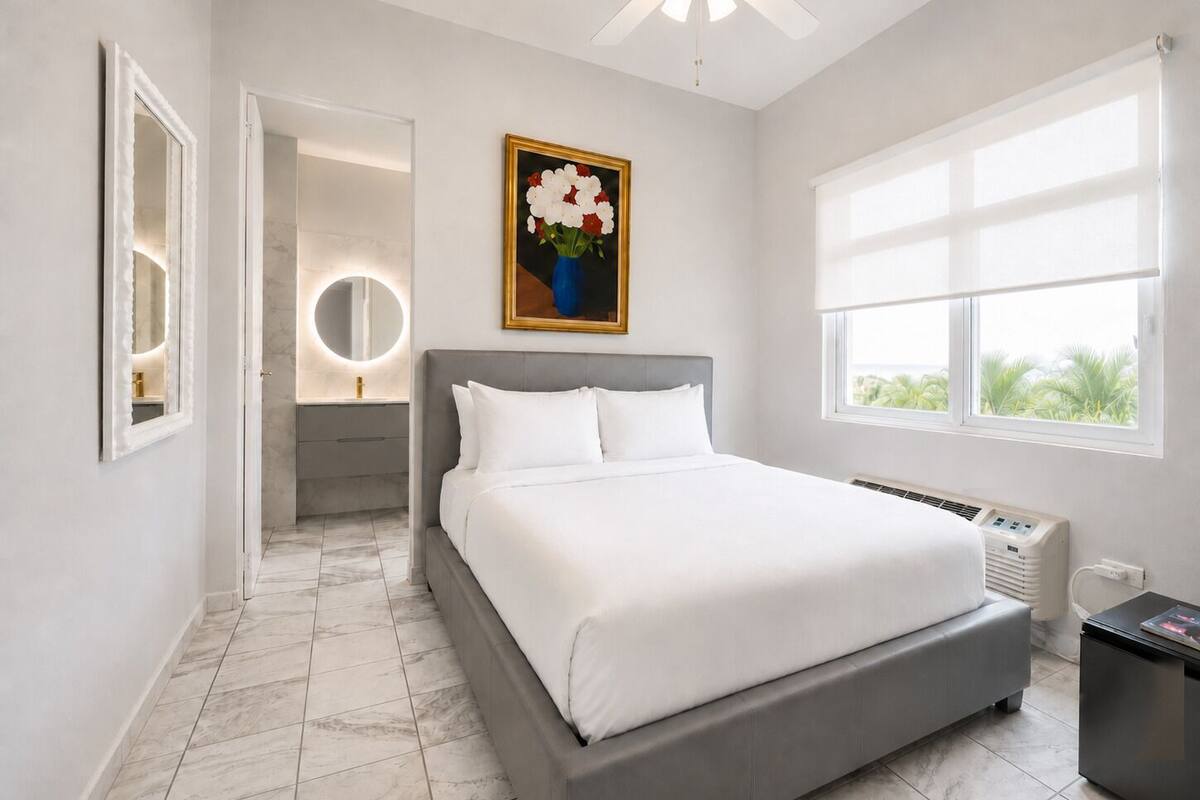 Coastal Compact Room | Down duvets, blackout curtains, iron/ironing board (on request)