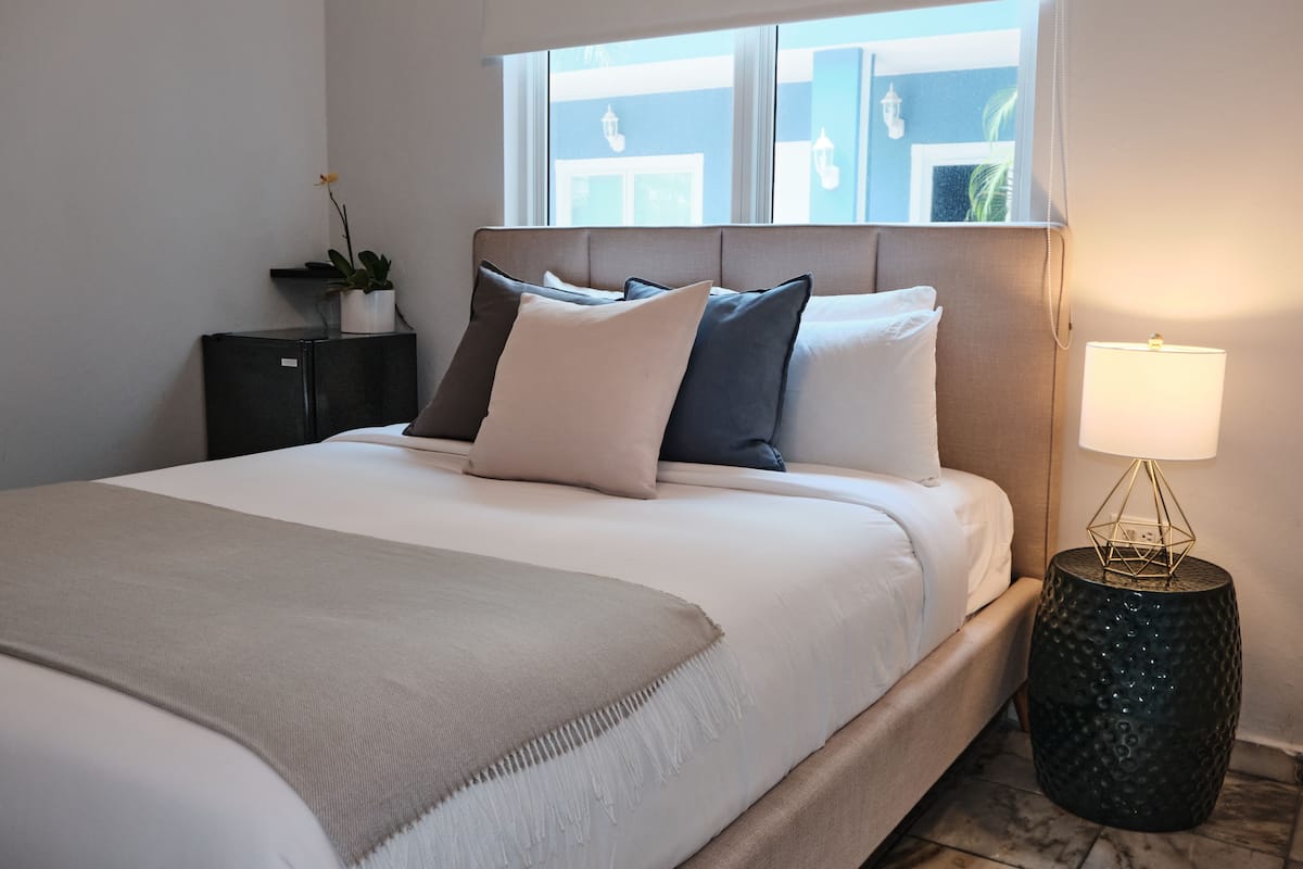 Camera Standard, 1 letto queen | Copriletto in piuma, con stile personalizzato