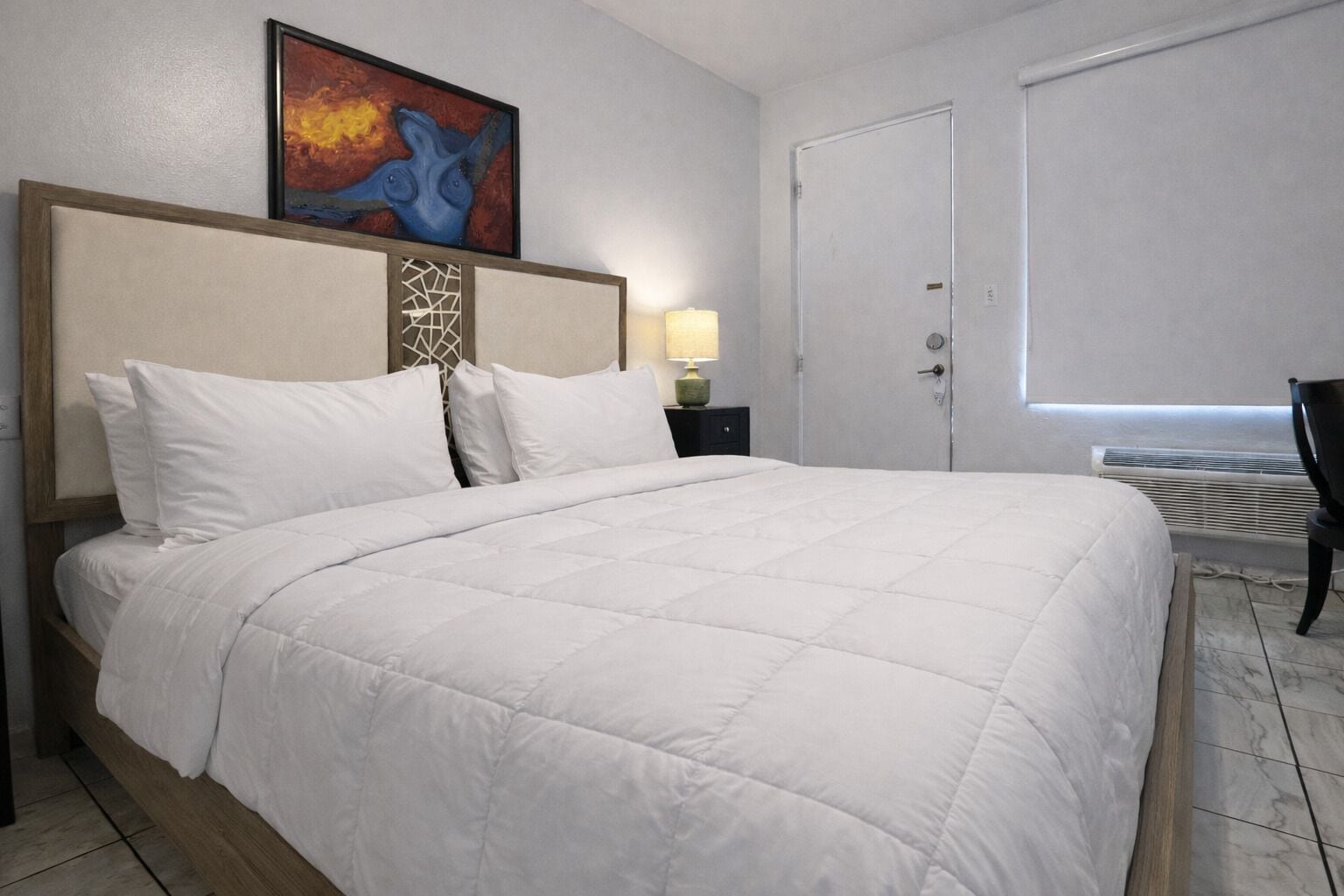 Habitación superior, 1 cama King size | Edredón, decoración personalizada, muebles diferentes y escritorio 