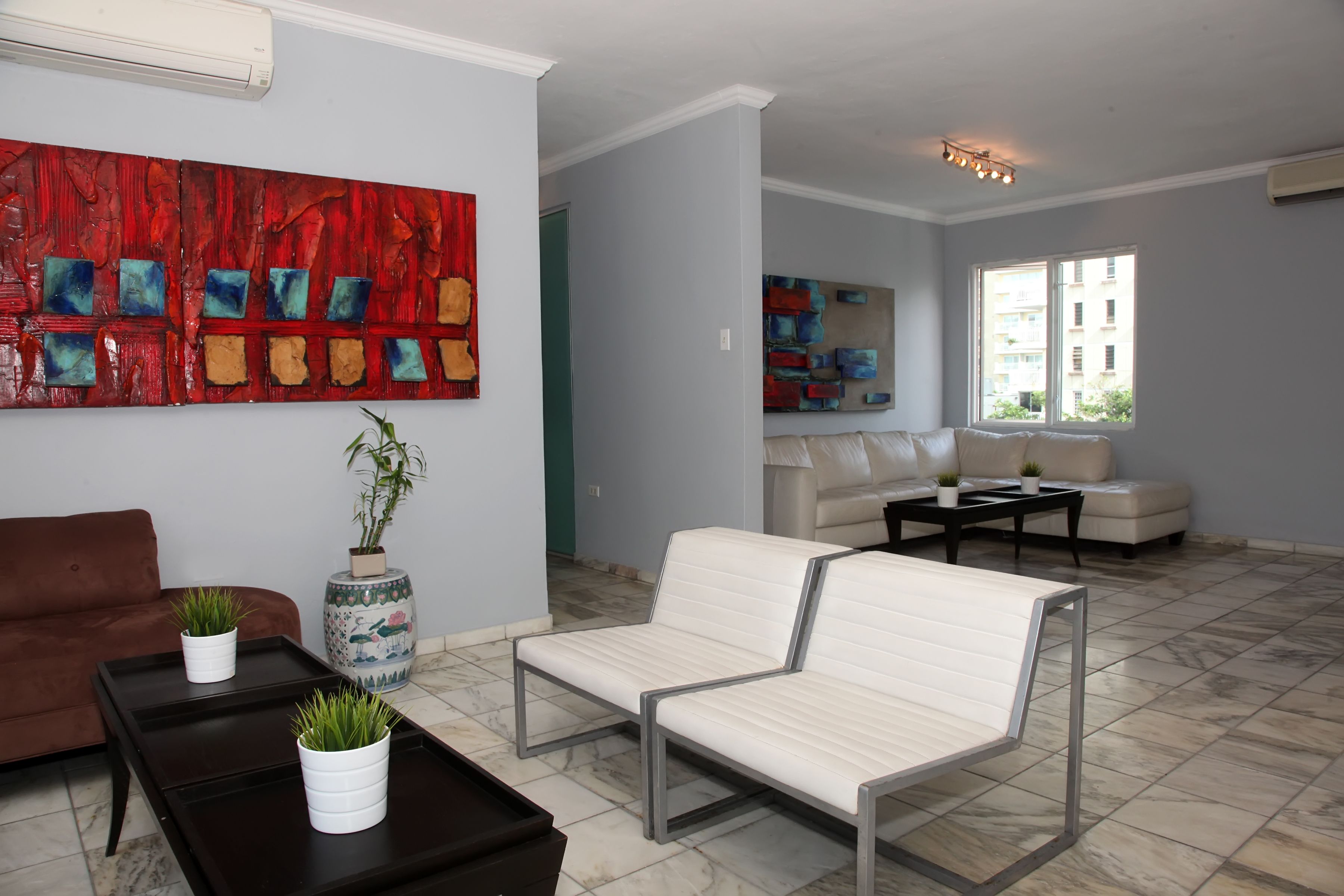 40-inch flat-screen tv with cable channels