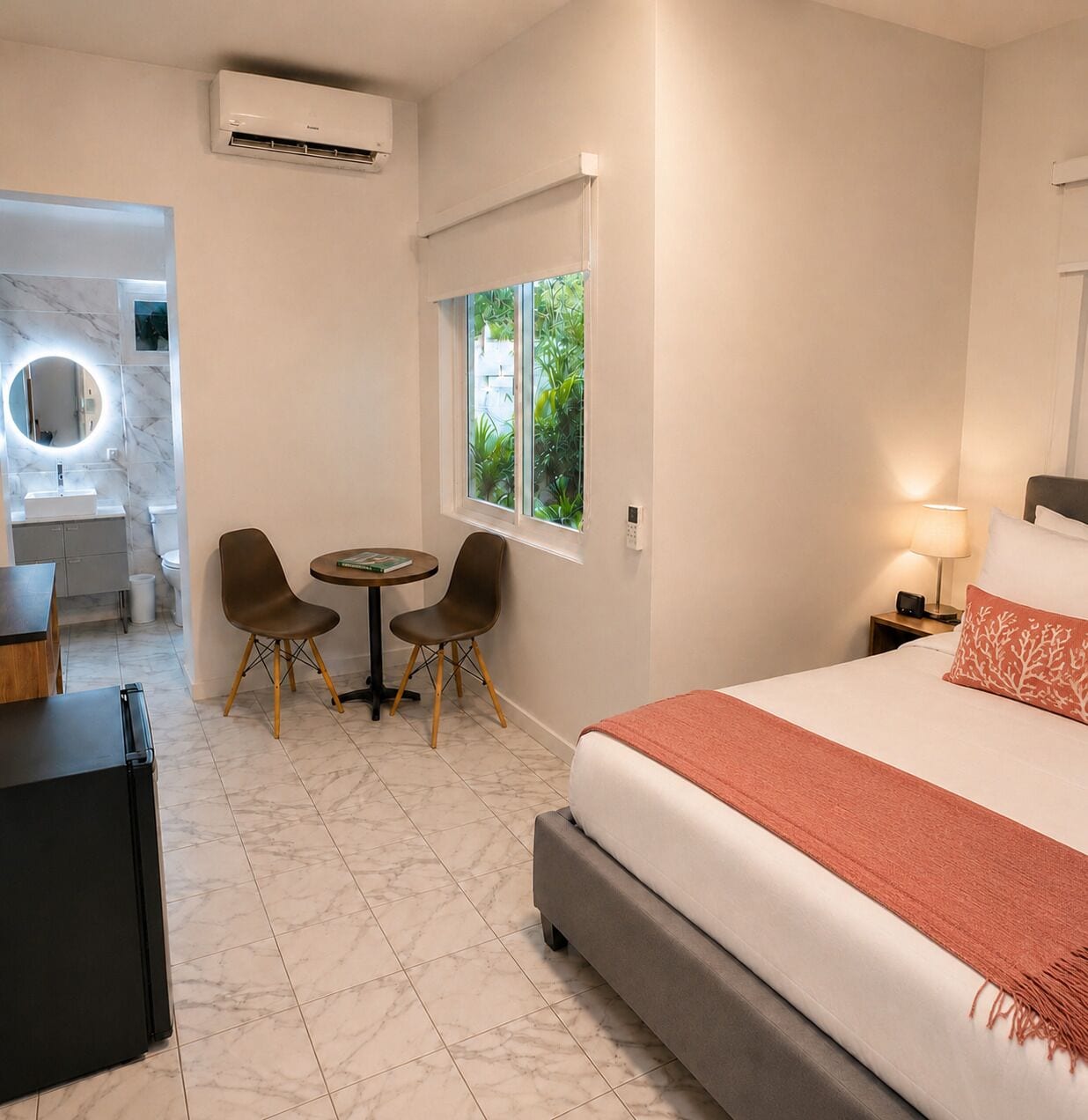 Cubrecamas, decoración personalizada y muebles diferentes 